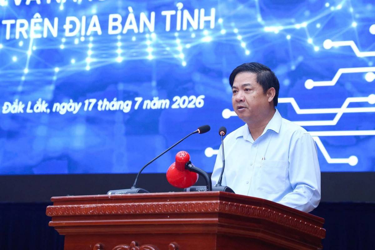 Lãnh đạo chủ chốt của tỉnh Đắk Lắk tham dự phát động chiến dịch 100 ngày cao điểm tháo gỡ điểm nghẽn chuyển đổi số. (Ảnh: Cổng Thông tin Điện tử tỉnh Đắk Lắk)