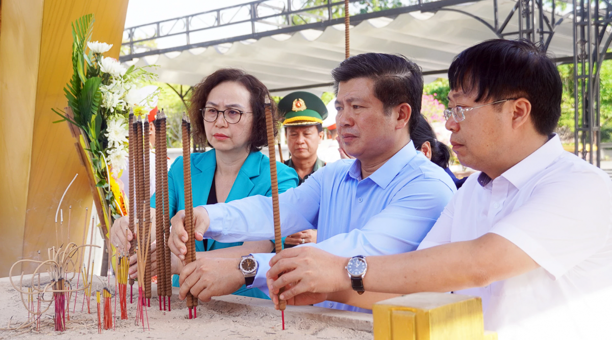 Quảng Trị đón đoàn lãnh đạo Quốc hội dâng hương tưởng niệm các anh hùng liệt sĩ