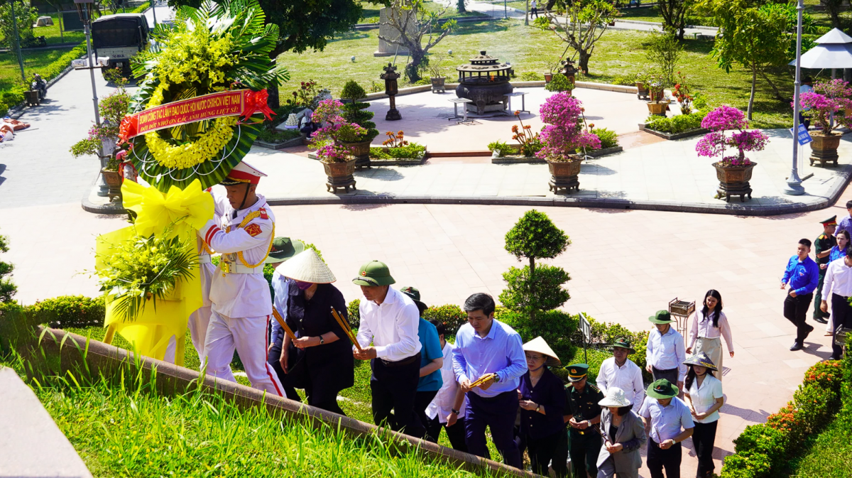 Quảng Trị đón đoàn lãnh đạo Quốc hội dâng hương tưởng niệm các anh hùng liệt sĩ