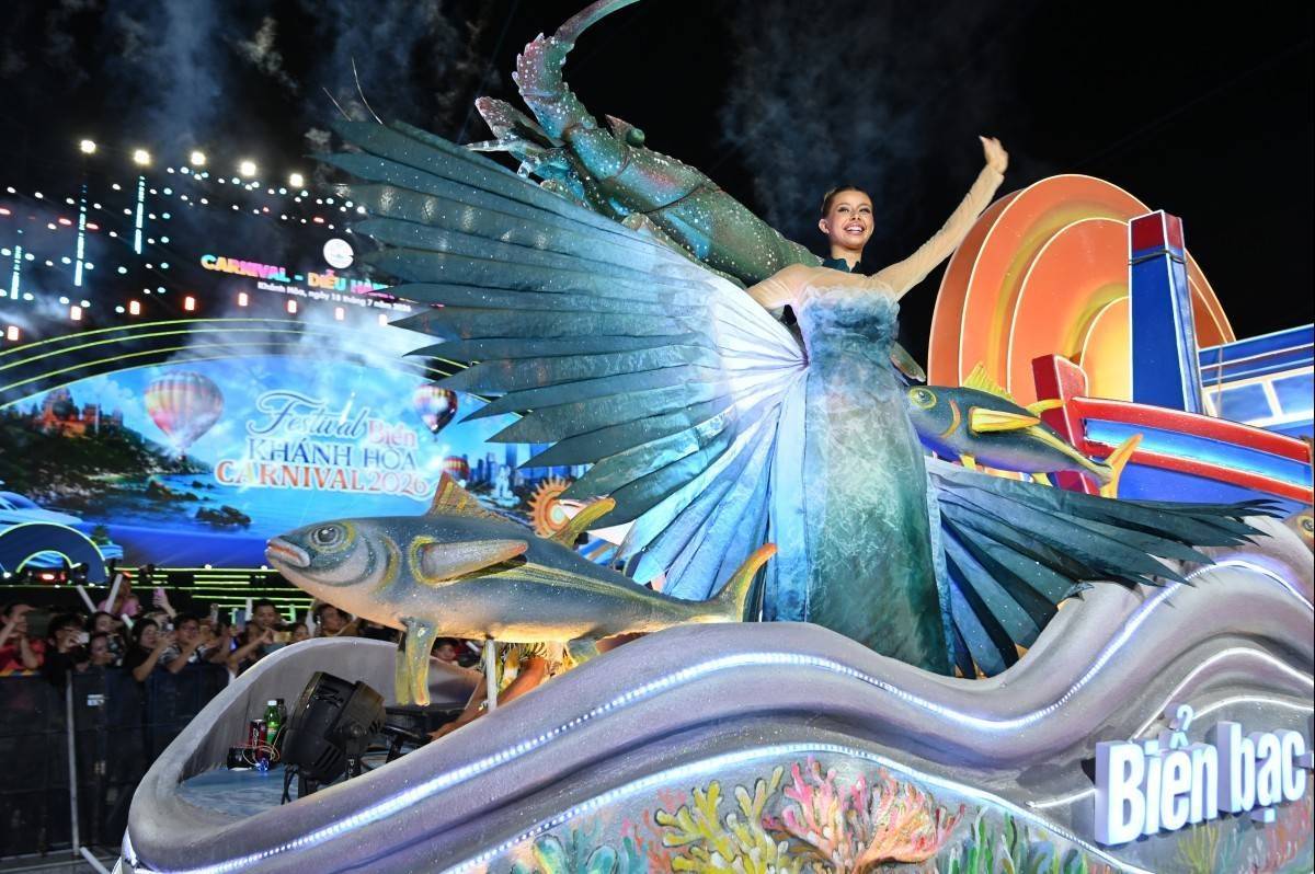 Hàng ngàn khán giả hòa nhịp "Bản giao hưởng biển xanh – Sắc màu hội tụ" tại Festival Biển Khánh Hòa 2026