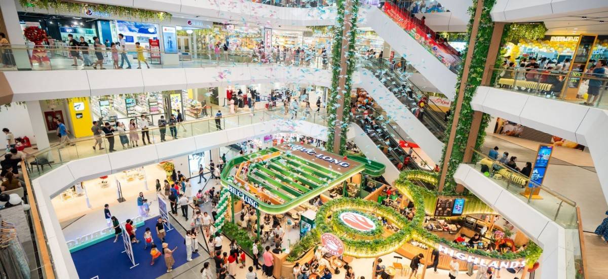 Trung tâm thương mại không còn để mua sắm mà trở thành “điểm đến sống” mới