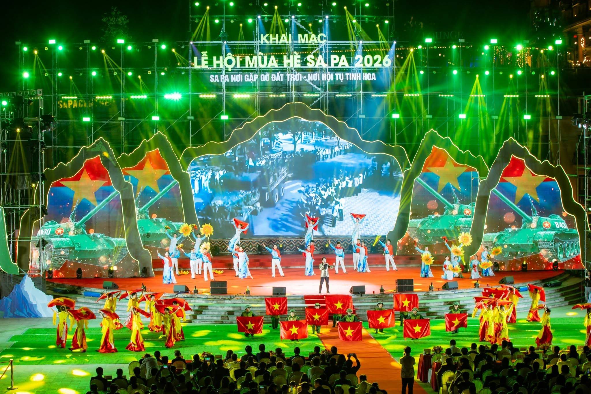 Du lịch, thương mại và dịch vụ tiếp tục giữ vai trò ngành kinh tế chủ lực của phường