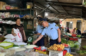 Điện Biên chủ động nguồn hàng, giữ ổn định thị trường mùa mưa lũ
