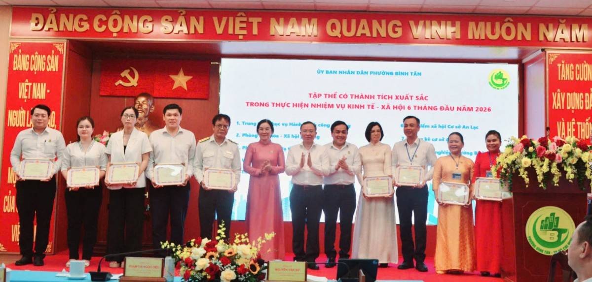 UBND phường Bình Tân khen thưởng các tập thể có thành tích xuất sắc trong thực hiện nhiệm vụ kinh tế - xã hội 6 tháng đầu năm 2026