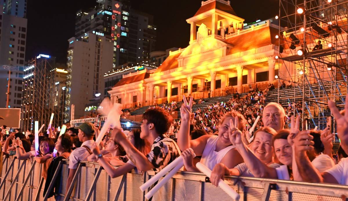 Festival biển Khánh Hòa 2026 thu hút gần 800.000 lượt khách thu về 1.300 tỷ đồng