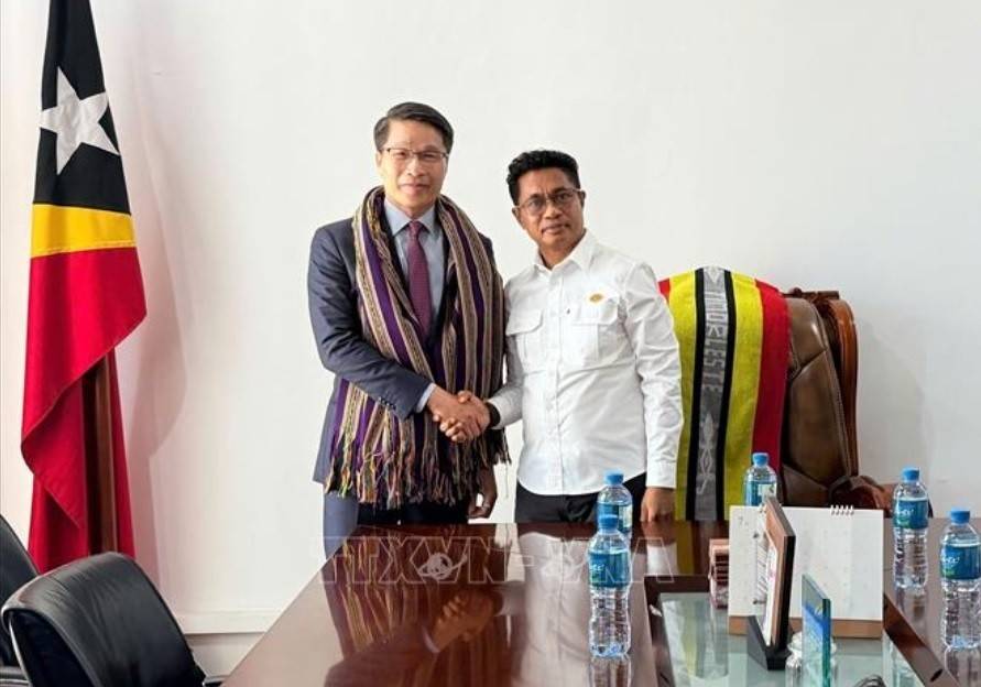 Đại biện Việt Nam tại Timor-Leste Phạm Bình Đàm và Phó Thủ tướng Timor – Leste, Mariano Assanami Sabino.
