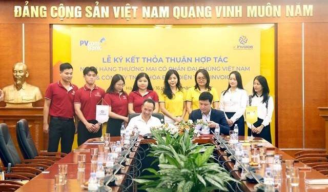 PVcomBank bắt tay M-invoice mở rộng hệ sinh thái tài chính số cho doanh nghiệp SME