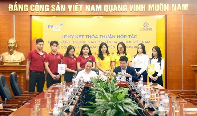 PVcomBank bắt tay M-invoice mở rộng hệ sinh thái tài chính số cho doanh nghiệp SME
