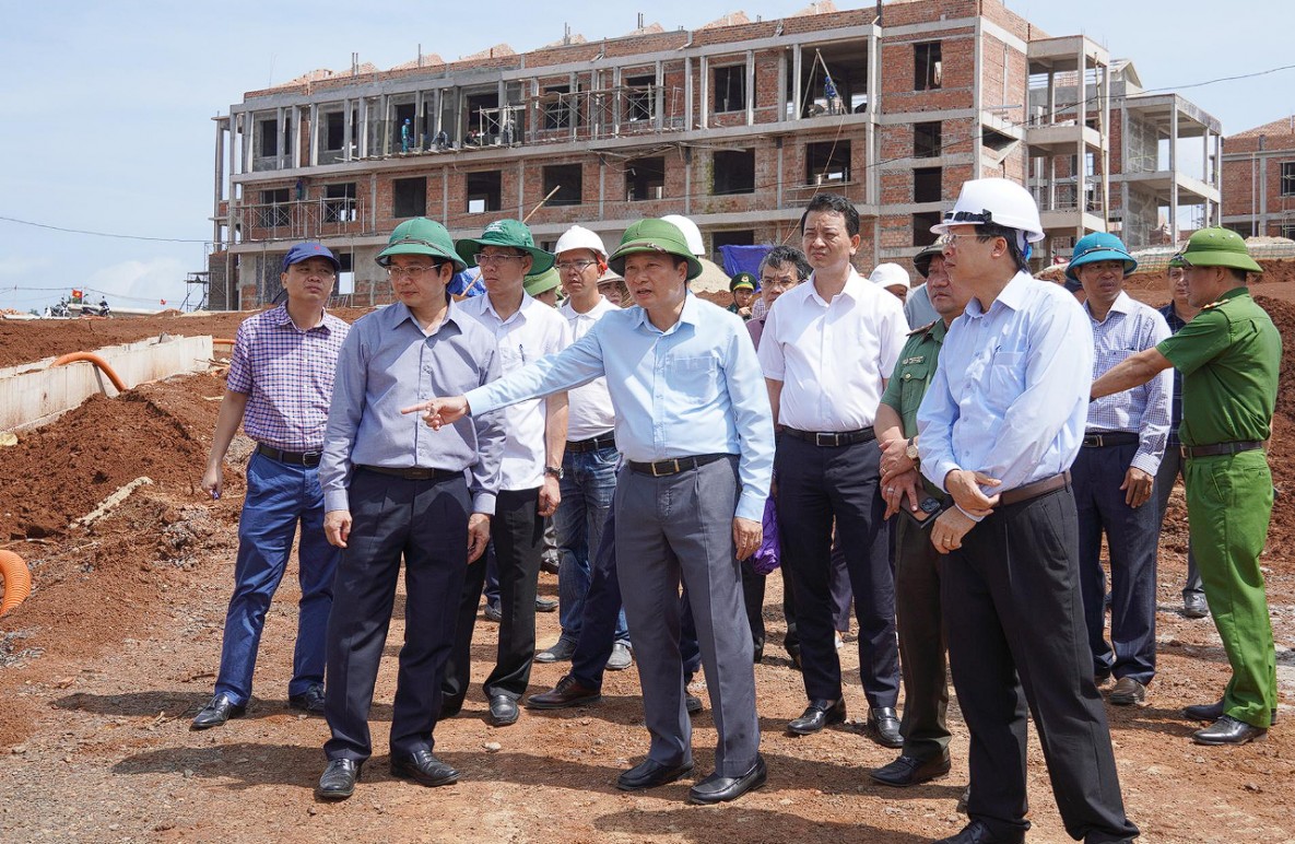 Chủ tịch UBND tỉnh Quảng Trị kiểm tra tiến độ các dự án giáo dục và hạ tầng giao thông trọng điểm