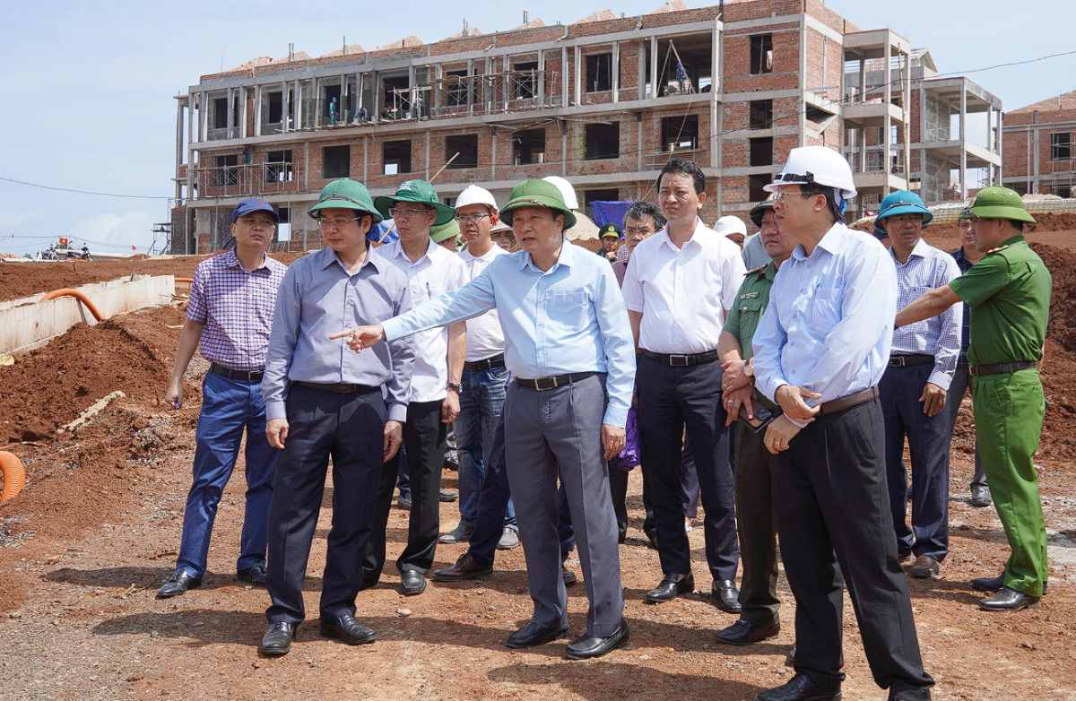 Chủ tịch UBND tỉnh Quảng Trị kiểm tra tiến độ các dự án giáo dục và hạ tầng giao thông trọng điểm