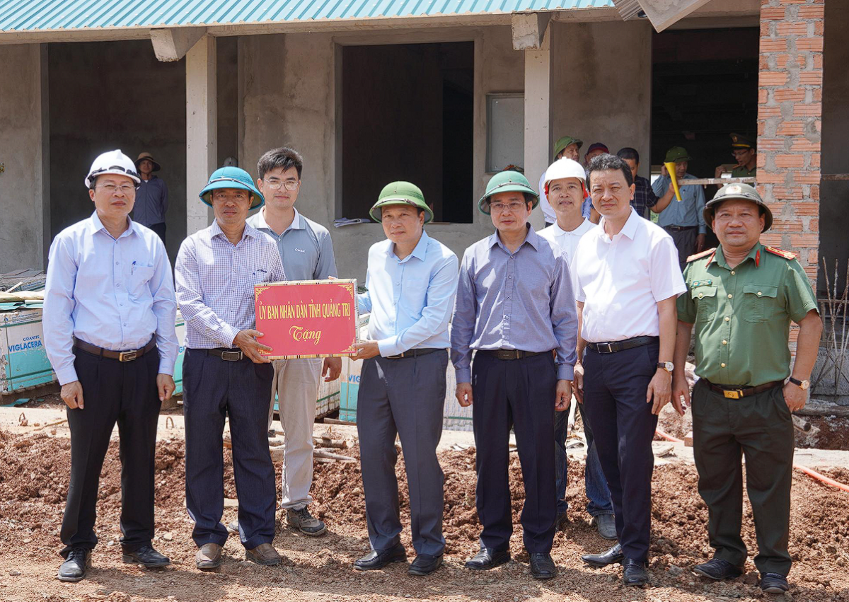 Chủ tịch UBND tỉnh Quảng Trị kiểm tra tiến độ các dự án giáo dục và hạ tầng giao thông trọng điểm