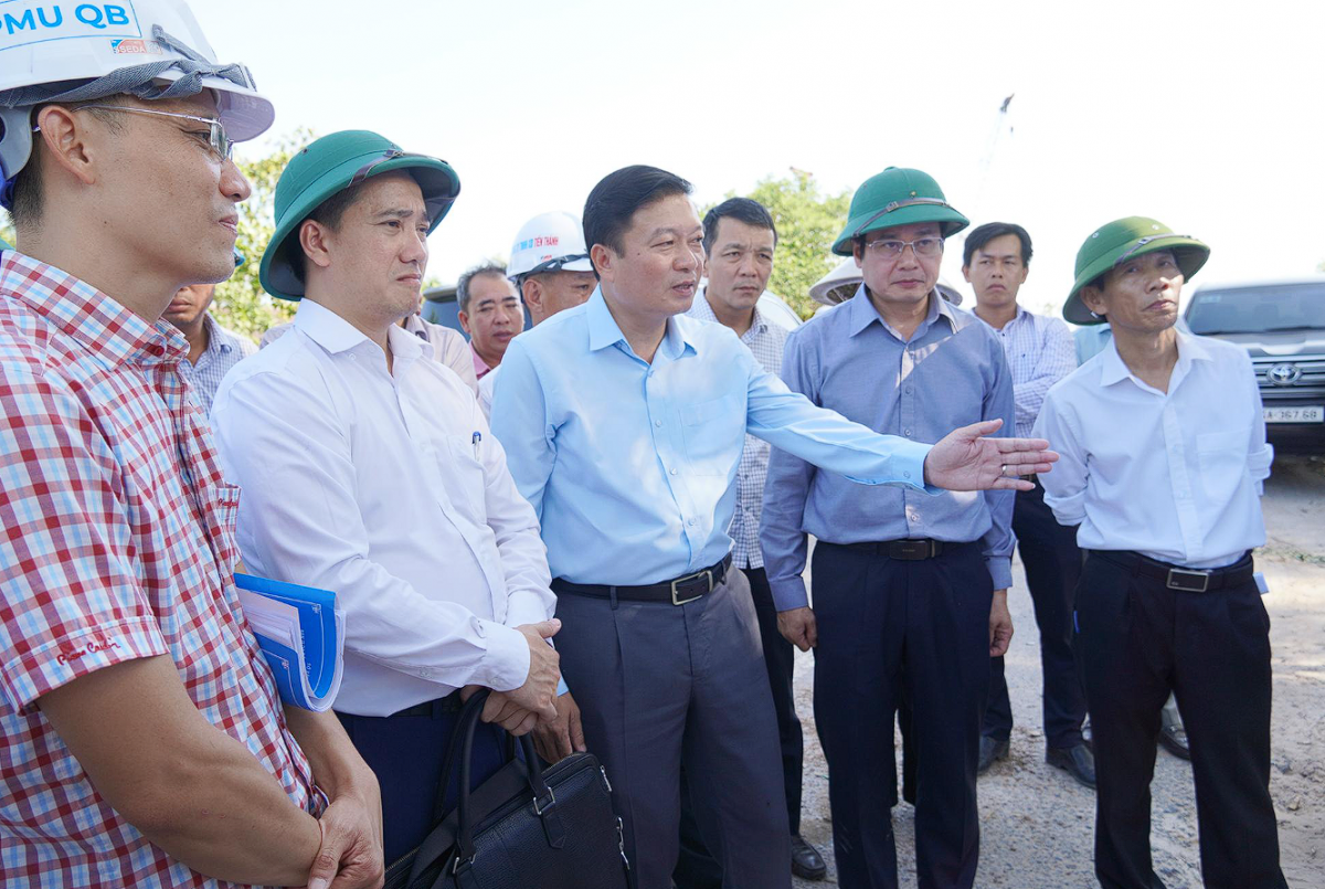 Chủ tịch UBND tỉnh Quảng Trị kiểm tra tiến độ các dự án giáo dục và hạ tầng giao thông trọng điểm