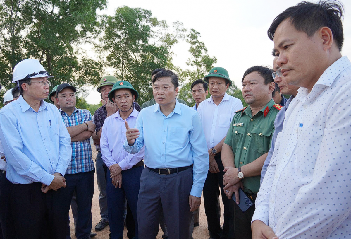 Chủ tịch UBND tỉnh Quảng Trị kiểm tra tiến độ các dự án giáo dục và hạ tầng giao thông trọng điểm