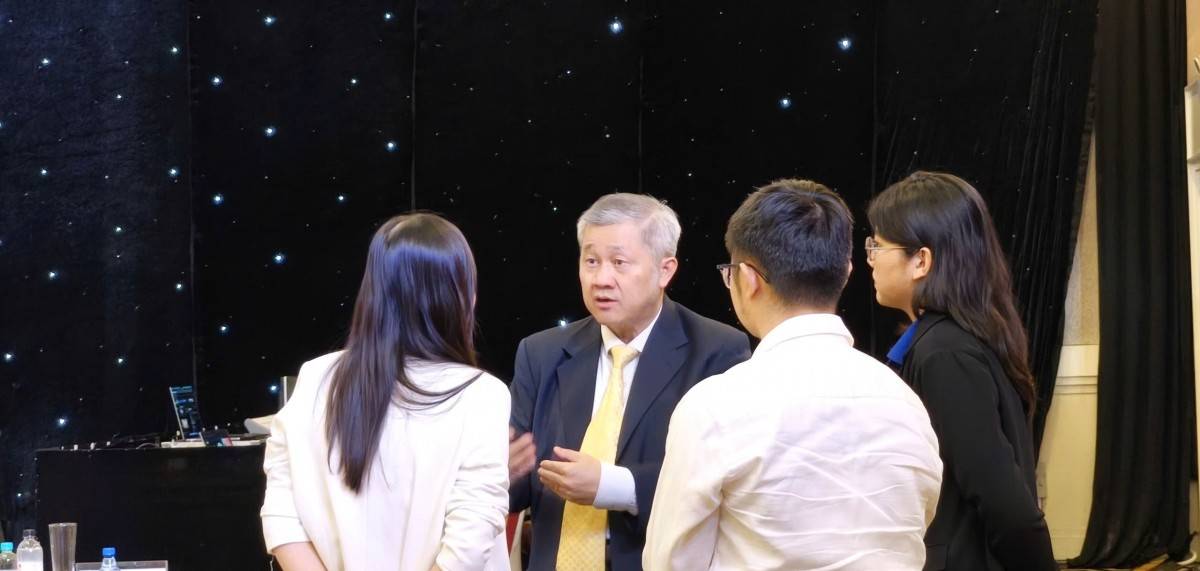 Chủ tịch Hội Marketing Việt Nam Trần Hoàng đang tr