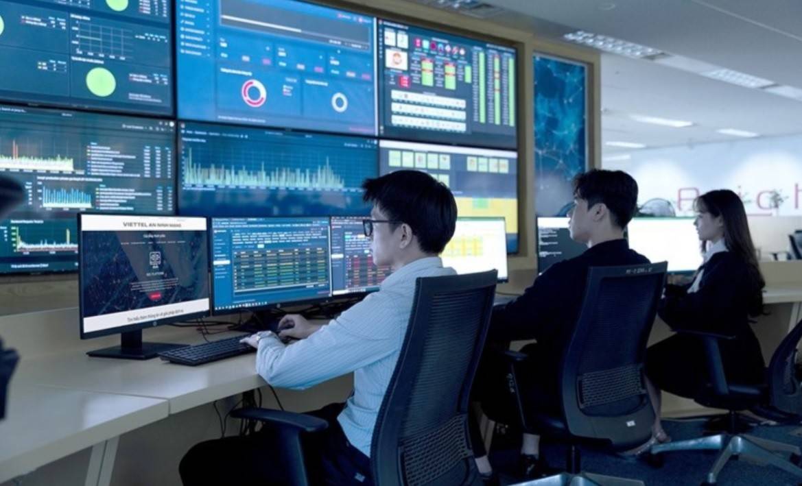Dự thảo Luật An ninh mạng 2025 đã chính thức bổ sung và định nghĩa “an ninh dữ liệu” như một cấu phần quan trọng của an ninh mạng quốc gia. Đây là lần đầu tiên, dữ liệu - yếu tố cốt lõi của chuyển đổi số (CĐS) - được đặt vào một trong những vị trí trung tâm trong khung pháp lý về an ninh mạng.