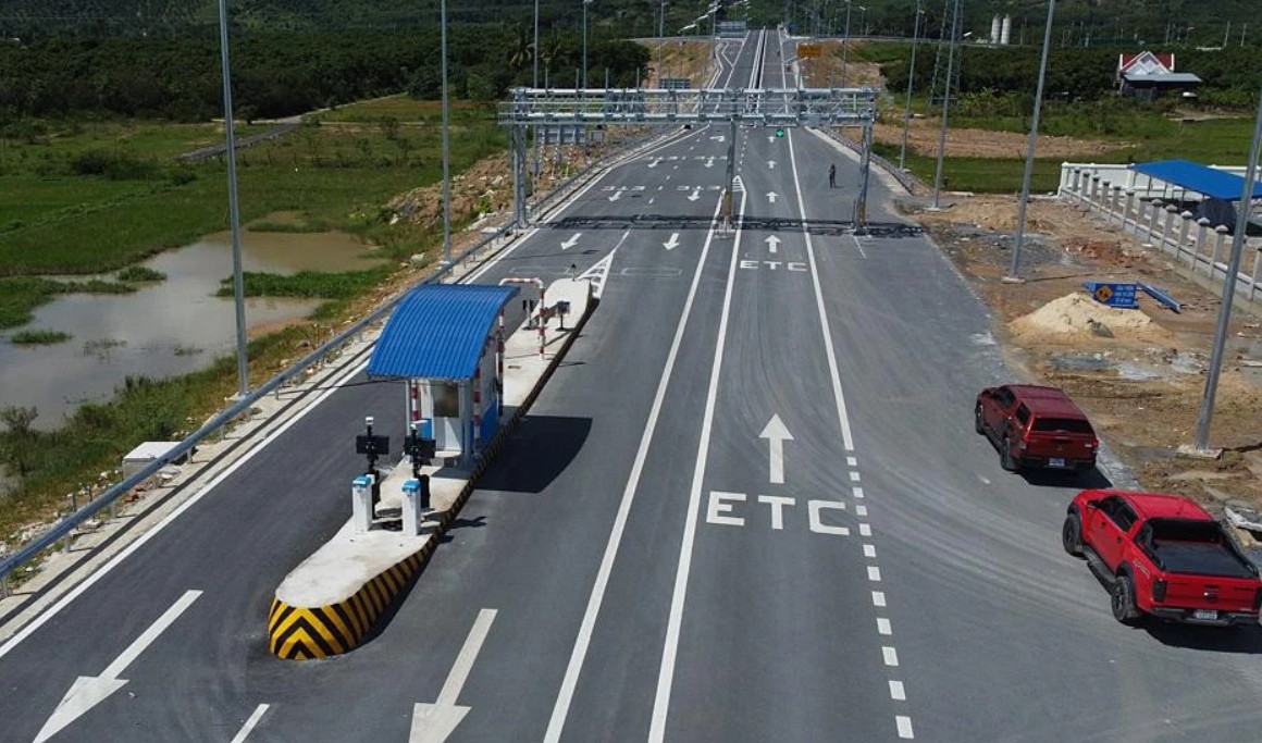 Thu gần 30 tỷ đồng sau tuần đầu thu phí 5 tuyến cao tốc