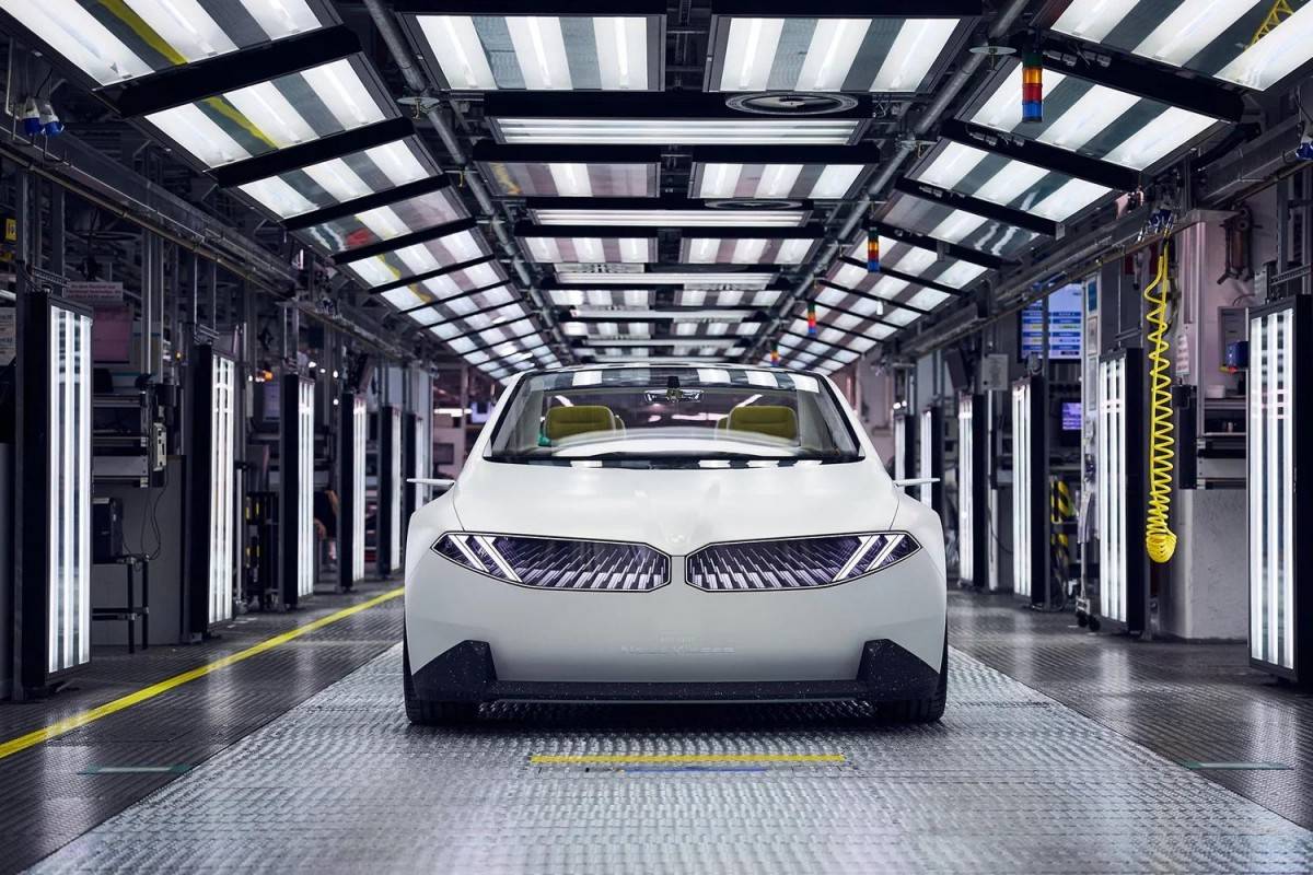 Dòng xe điện BMW Neue Klasse đại diện cho chiến lược chuyển đổi của BMW sang kỷ nguyên xe điện, lĩnh vực được gia đình Quandt kiên trì đầu tư trong nhiều năm.