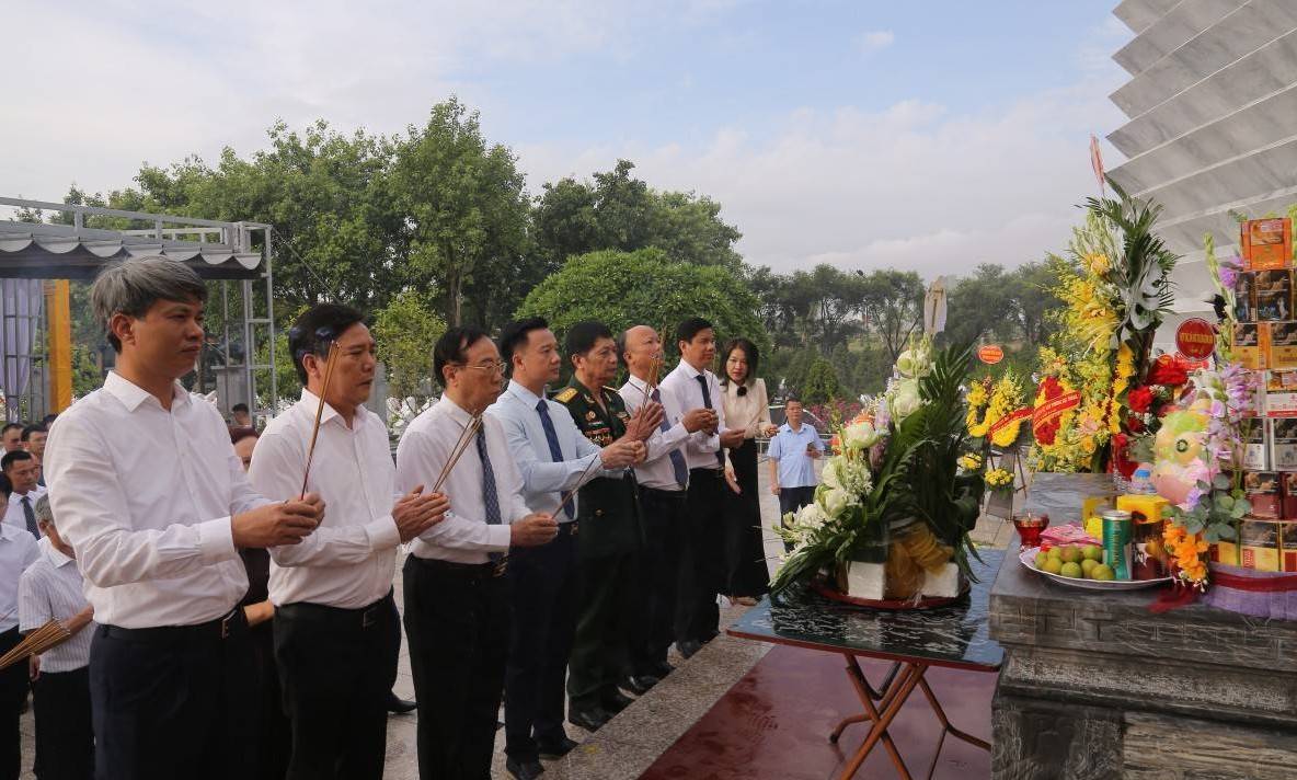 Doanh nhân Thanh Hóa dâng hương tưởng niệm các Anh hùng liệt sĩ