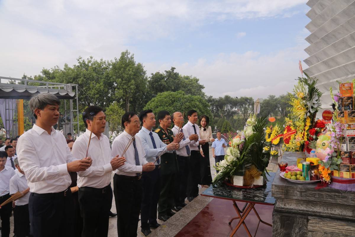 Doanh nhân Thanh Hóa dâng hương tưởng niệm các Anh hùng liệt sĩ
