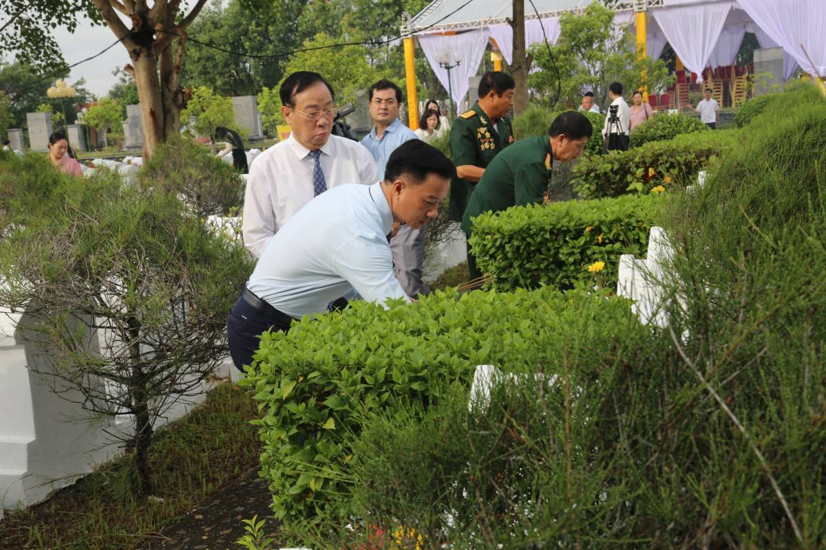 Doanh nhân Thanh Hóa dâng hương tưởng niệm các Anh hùng liệt sĩ