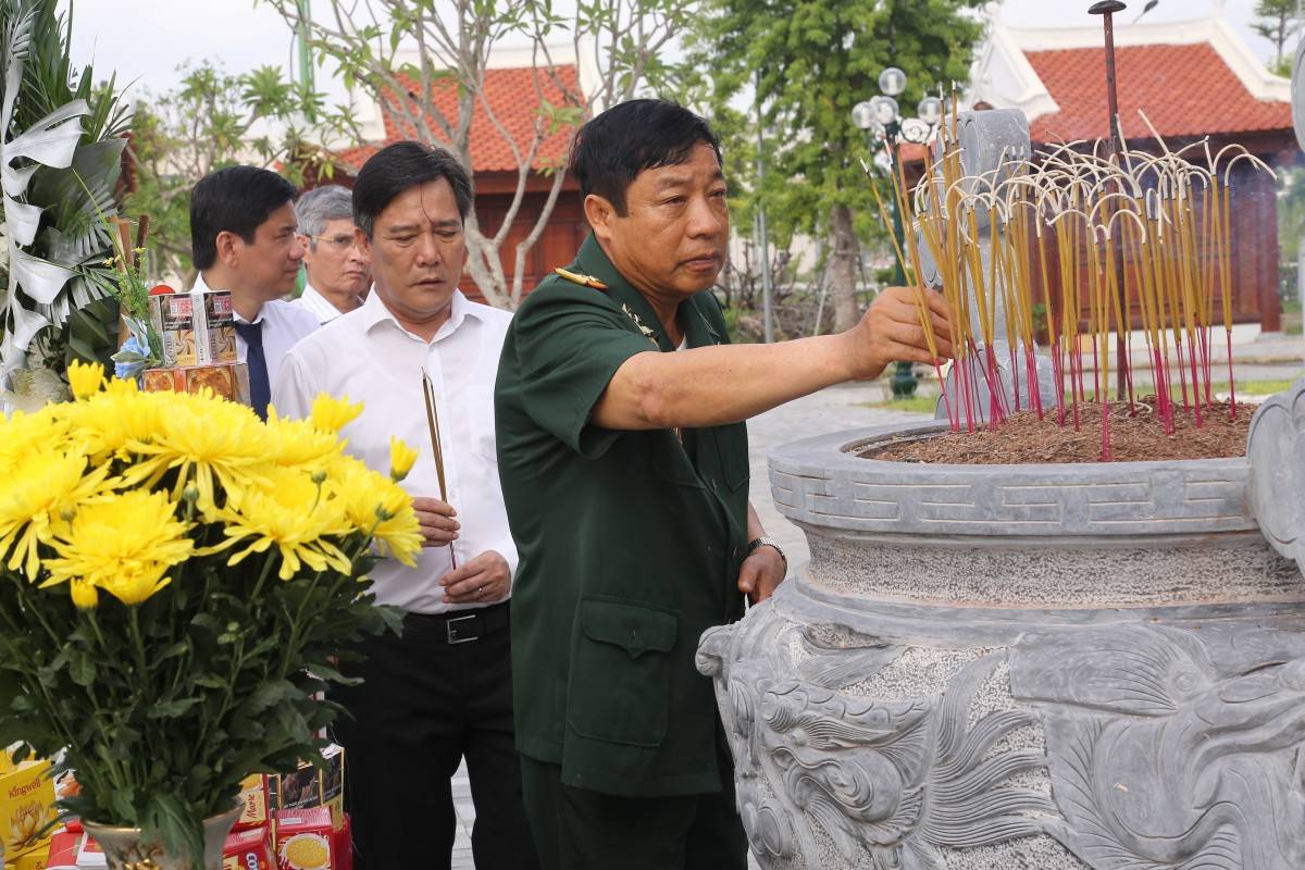 Doanh nhân Thanh Hóa dâng hương tưởng niệm các Anh hùng liệt sĩ