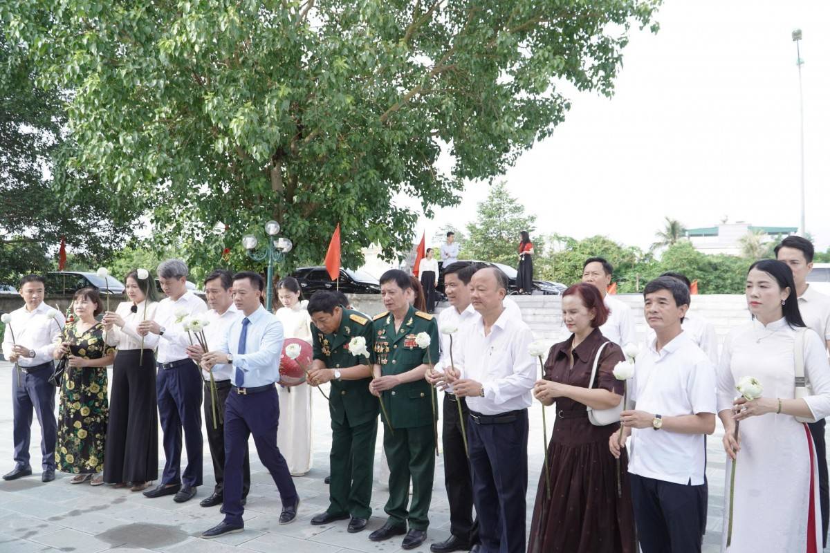 Doanh nhân Thanh Hóa dâng hương tưởng niệm các Anh hùng liệt sĩ
