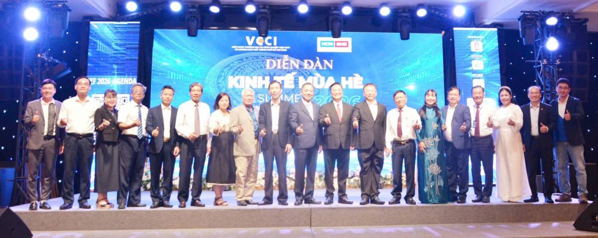 Diễn đàn Kinh tế mùa Hè thu hút đông đảo chuyên gia, nhà quản lý và cộng đồng doanh nghiệp tham dự, tạo không gian trao đổi, thảo luận về những vấn đề kinh tế nổi bật, đồng thời đề xuất các giải pháp thúc đẩy tăng trưởng và nâng cao năng lực cạnh tranh của doanh nghiệp trong bối cảnh mới.