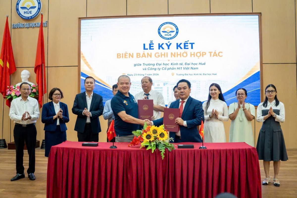 Lễ ký kết hợp tác chiến lược giữa Công ty cổ phẩn Hi1 Việt Nam và Trường Đại học Kinh tế - Đại học Huế