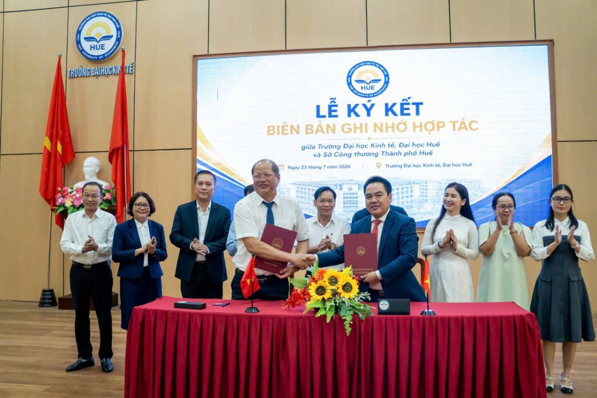 Lễ ký kết hợp tác chiến lược giữa Sở Công Thương thành phố Huế và Trường Đại học Kinh tế - Đại học Huế