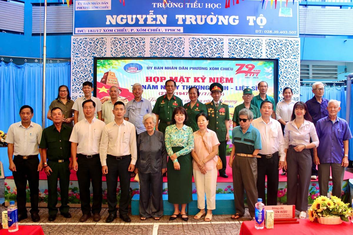 Phường Xóm Chiếu (TP. Hồ Chí Minh) tri ân nhân kỷ niệm 79 năm Ngày Thương binh - Liệt sĩ