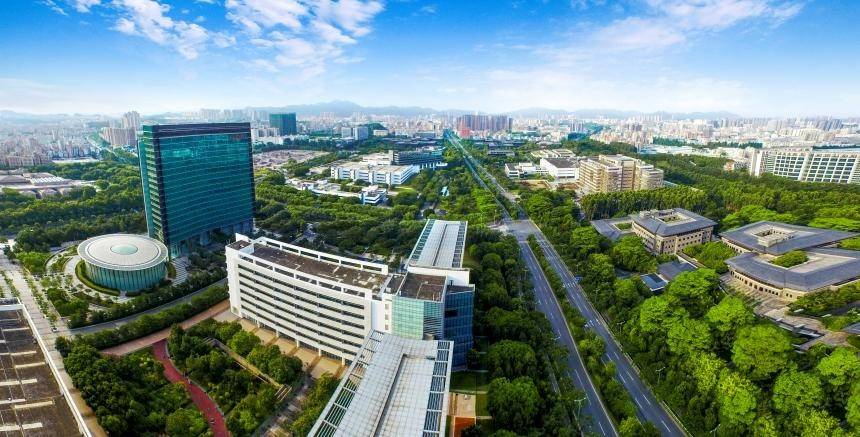 Khuôn viên trụ sở Huawei tại Thâm Quyến (Trung Quốc), nơi điều hành một trong những tập đoàn công nghệ và viễn thông lớn nhất thế giới với hơn 200.000 nhân viên.
