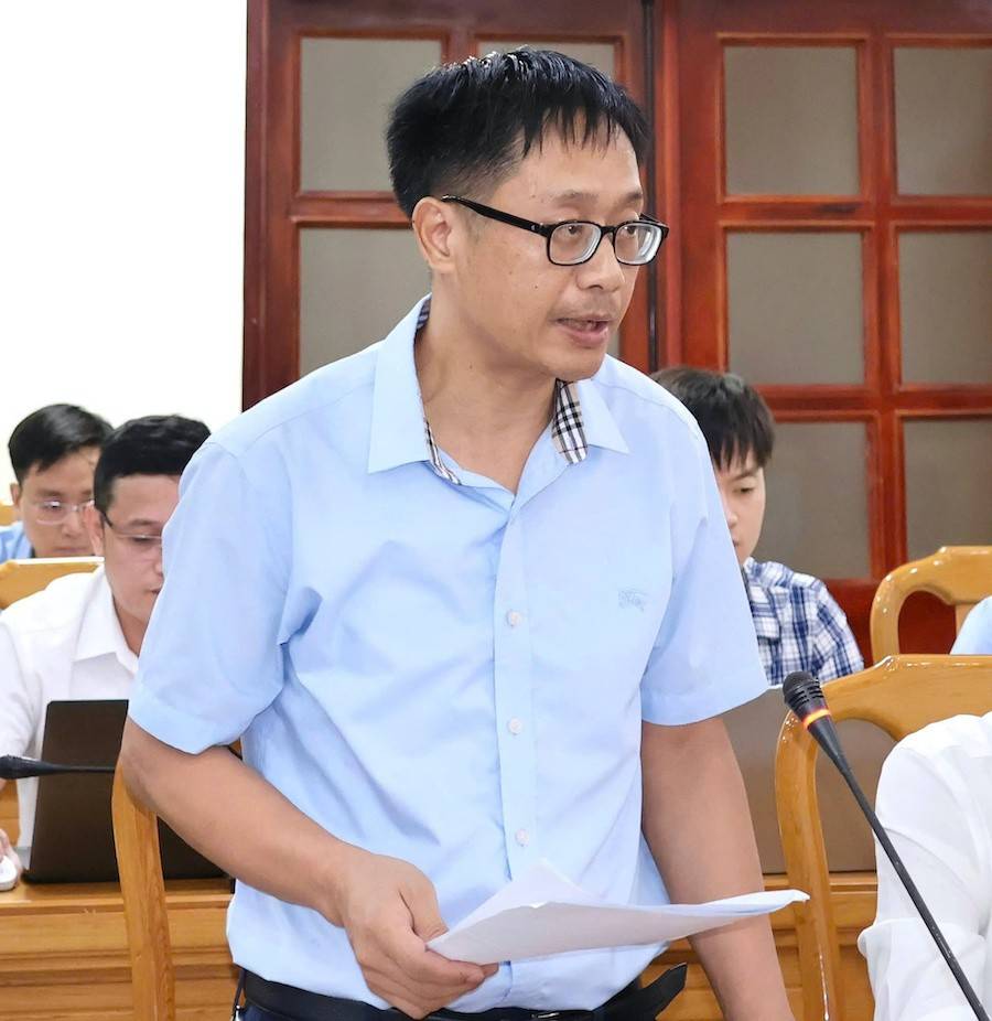 Ông Võ Tá Nghĩa - Phó Trưởng Ban Quản lý Khu kinh tế tỉnh Hà Tĩnh báo cáo tại buổi làm việc