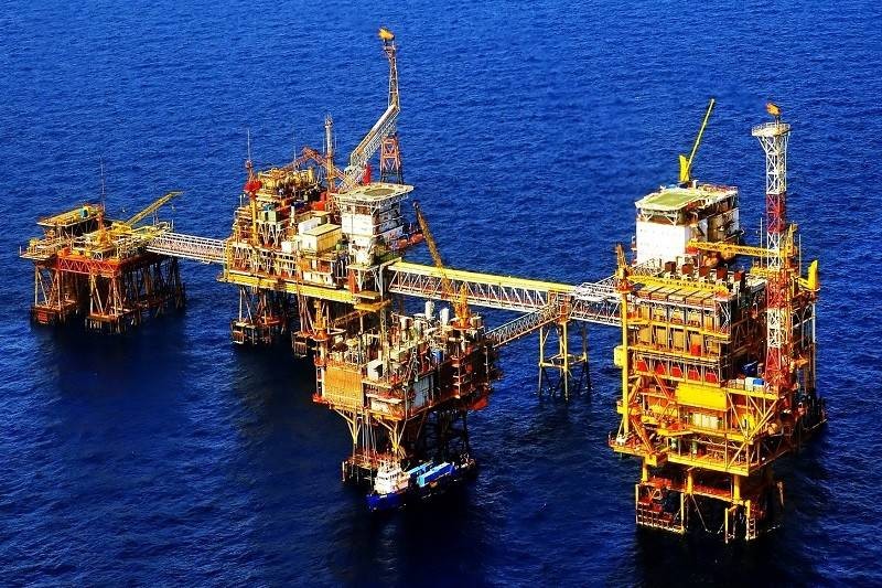 Giá dầu Brent và WTI đồng loạt lao dốc mạnh sau các tín hiệu hạ nhiệt căng thẳng địa chính tr