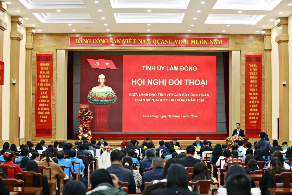 Lãnh đạo tỉnh Lâm Đồng đối thoại với cán bộ công đoàn, đoàn viên, người lao động năm 2026