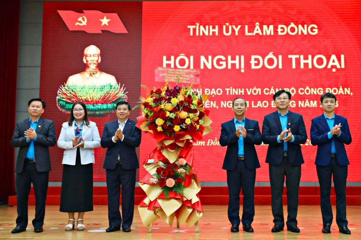Lãnh đạo tỉnh Lâm Đồng đối thoại với cán bộ công đoàn, đoàn viên, người lao động năm 2026