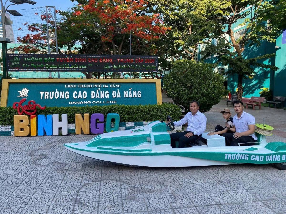 Đà Nẵng: Ra mắt mẫu phương tiện cứu hộ “lưỡng cư”