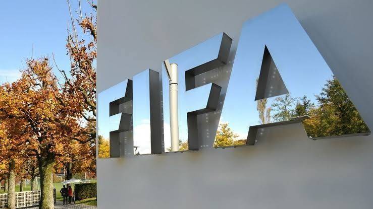 FIFA cân nhắc bán cổ phần giữa làn sóng tranh luận về thương mại hóa bóng đá