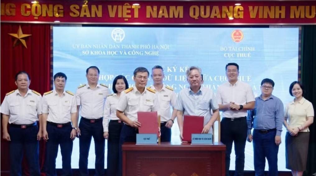 Cục Thuế và Sở Khoa học và Công nghệ thành phố Hà Nội ký kết Quy chế phối hợp về trao đổi thông tin hộ kinh doanh, cá nhân kinh doanh để hỗ trợ kê khai thuế trên “Ứng dụng iHanoi” (Ảnh: https://nhandan.vn).