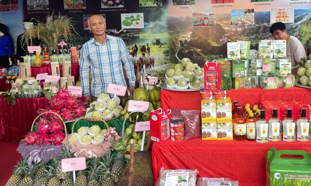 Đặc sản Lạng Sơn đến Hà Nội quảng bá, livestream kết hợp bán hàng