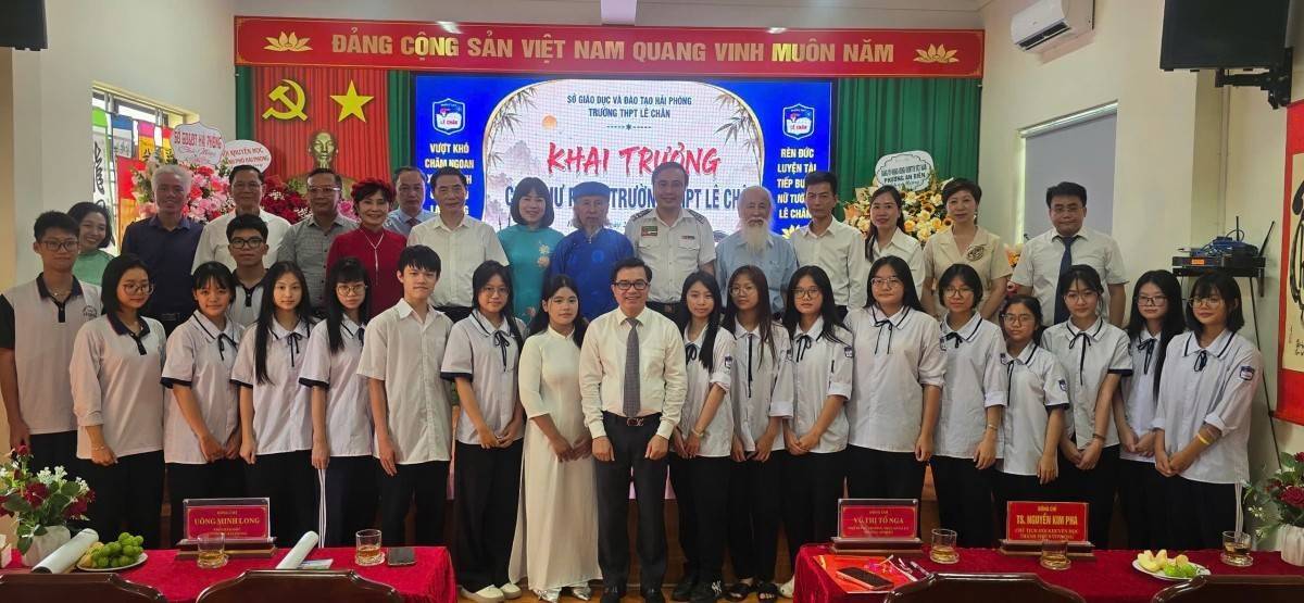THPT Lê Chân gieo mầm tình yêu chữ Việt qua Câu lạc bộ Thư pháp