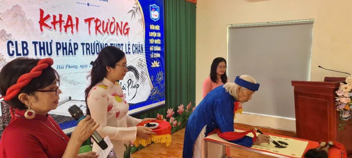 Từ những nét bút đầu tiên, THPT Lê Chân gieo mầm tình yêu văn hóa truyền thống