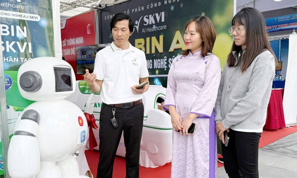 Công ty cổ phần Công nghệ A.I -SKVI giới thiệu sản phẩm tới khách hàng.