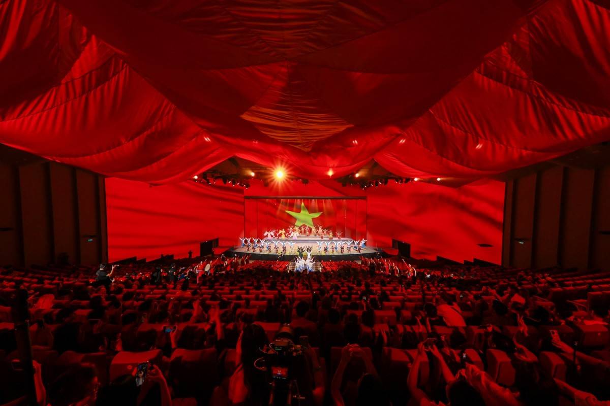 Vingroup tặng 50% giá vé show “đất nước thiên hùng ca” - tri ân người có công, người cao tuổi và học sinh, sinh viên