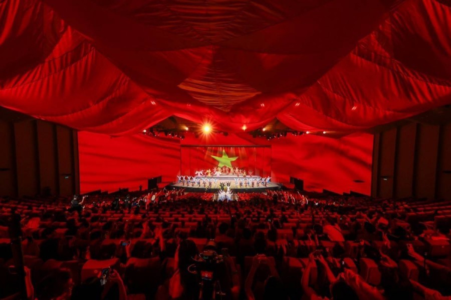 Vingroup tặng 50% giá vé show “đất nước thiên hùng ca” - tri ân người có công, người cao tuổi và học sinh, sinh viên