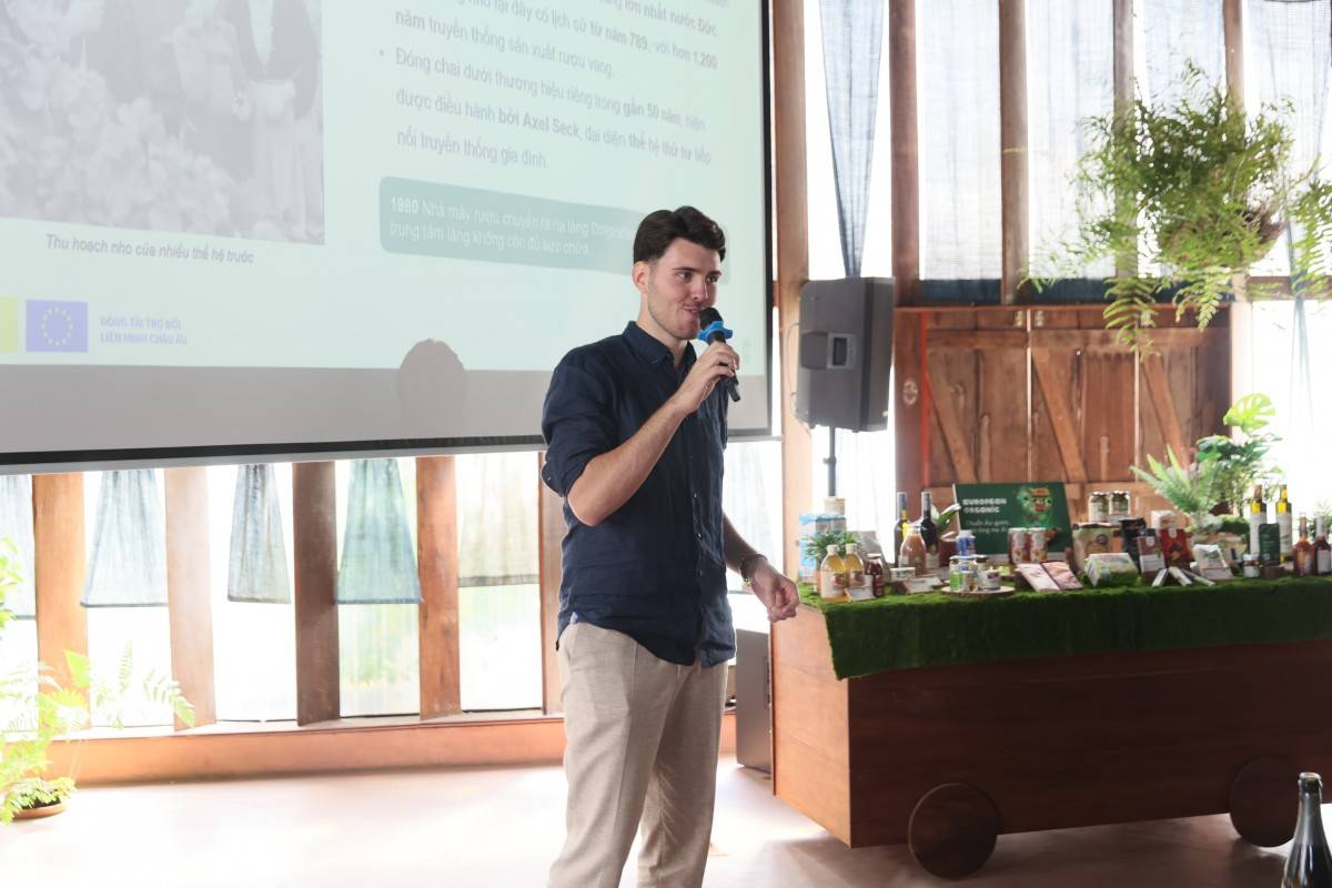 Ông chủ trẻ người Đức chia sẻ cách đạt tiêu chuẩn EU Bio và Naturland Fair của trang trại hữu cơ