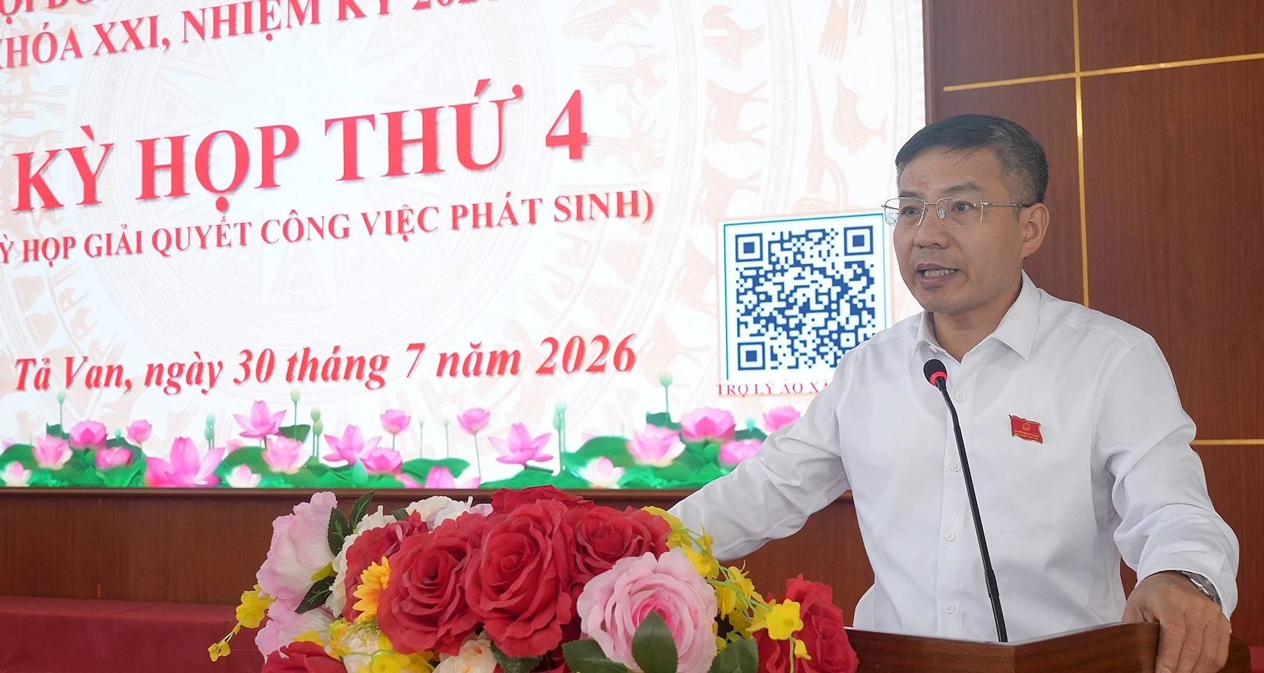 Đỗ Văn Tân - Bí thư Đảng ủy, Chủ tịch HĐND xã phát biểu bế mạc kỳ họp.
