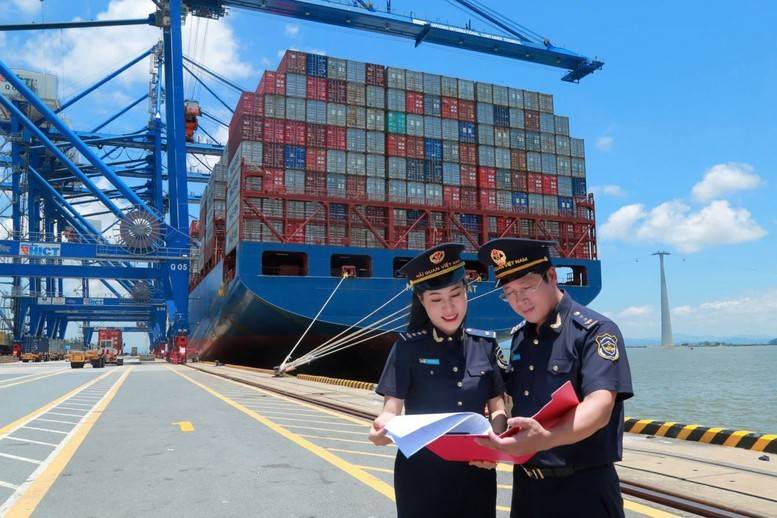 Bộ Tài chính cắt giảm 7 thủ tục hải quan hàng miễn thuế