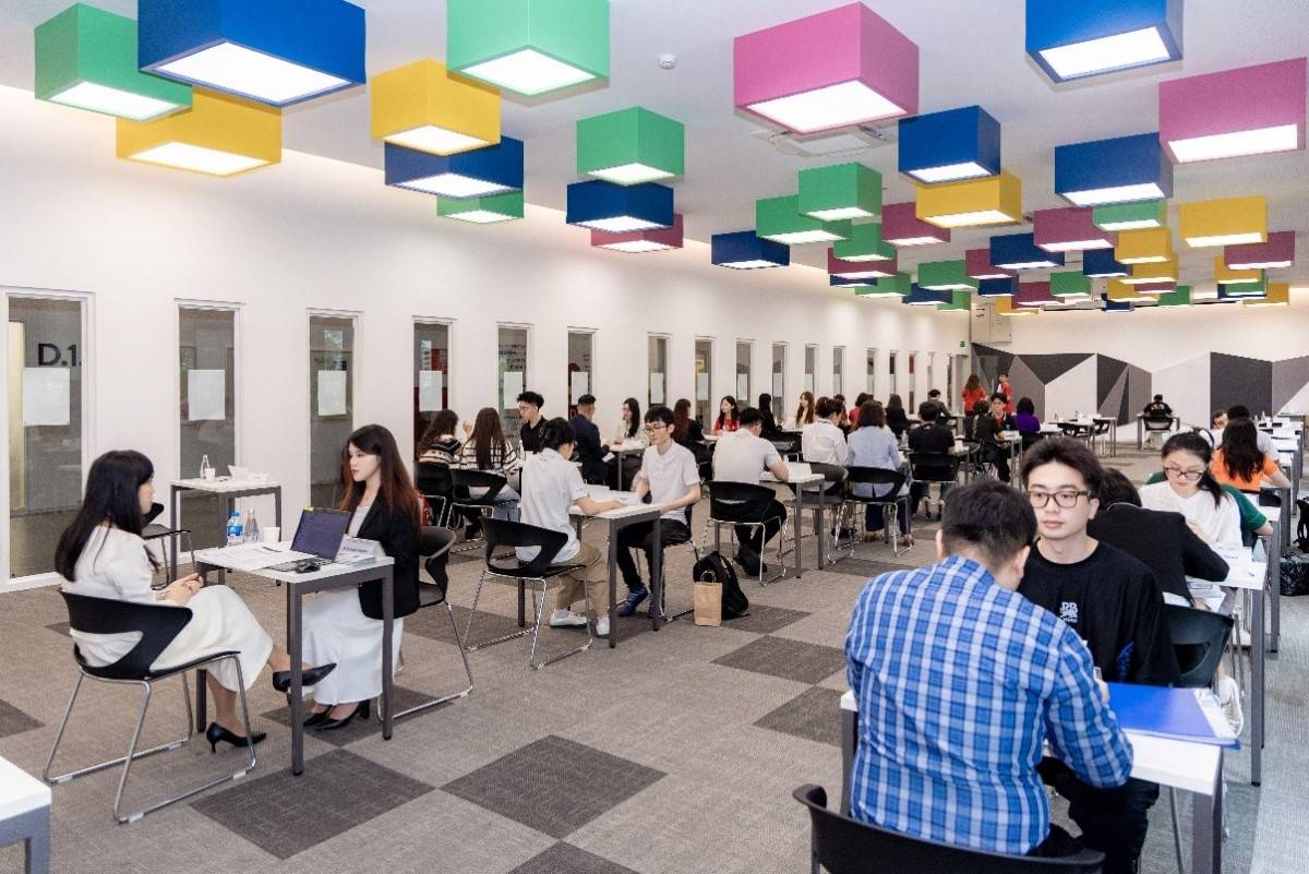 Sinh viên BUV có cơ hội kết nối và nhận tư vấn trực tiếp 1-1 từ doanh nghiệp ngay khi còn trên ghế nhà trường.