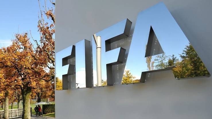 Các liên đoàn cấp châu lục phản đối đề xuất của FIFA, cho rằng dự án trên có mục đích thương mại hoá bóng đá để vụ lợi