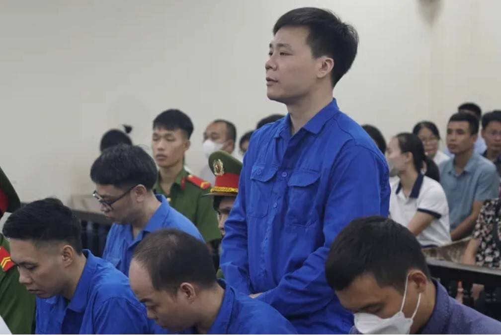 Nguyễn Năng Mạnh (cựu Chủ tịch HĐQT Công ty MediUSA, Giám đốc Công ty MegaPhaco, Phó Giám đốc Công ty MediPhar, cổ đông sáng lập Công ty Hùng Phương) với tổng hợp hình phạt 16 năm 6 tháng tù 